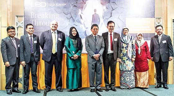 Minister of Industry and Primary Resources, Pehin Orang Kaya Seri Utama Dato Seri Setia Awg Hj Yahya bin Begawan Mudim Dato Paduka Hj Bakar, in a group photo. – PHOTOS: DANIAL NORJIDI